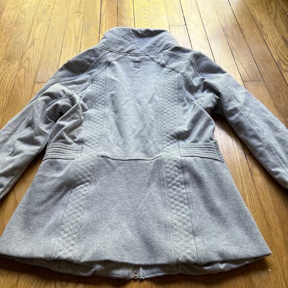 Lululemon Size 10 Gray Heathered Silver Spoon It's Happening Athletic Jacket - Picture 12 of 15